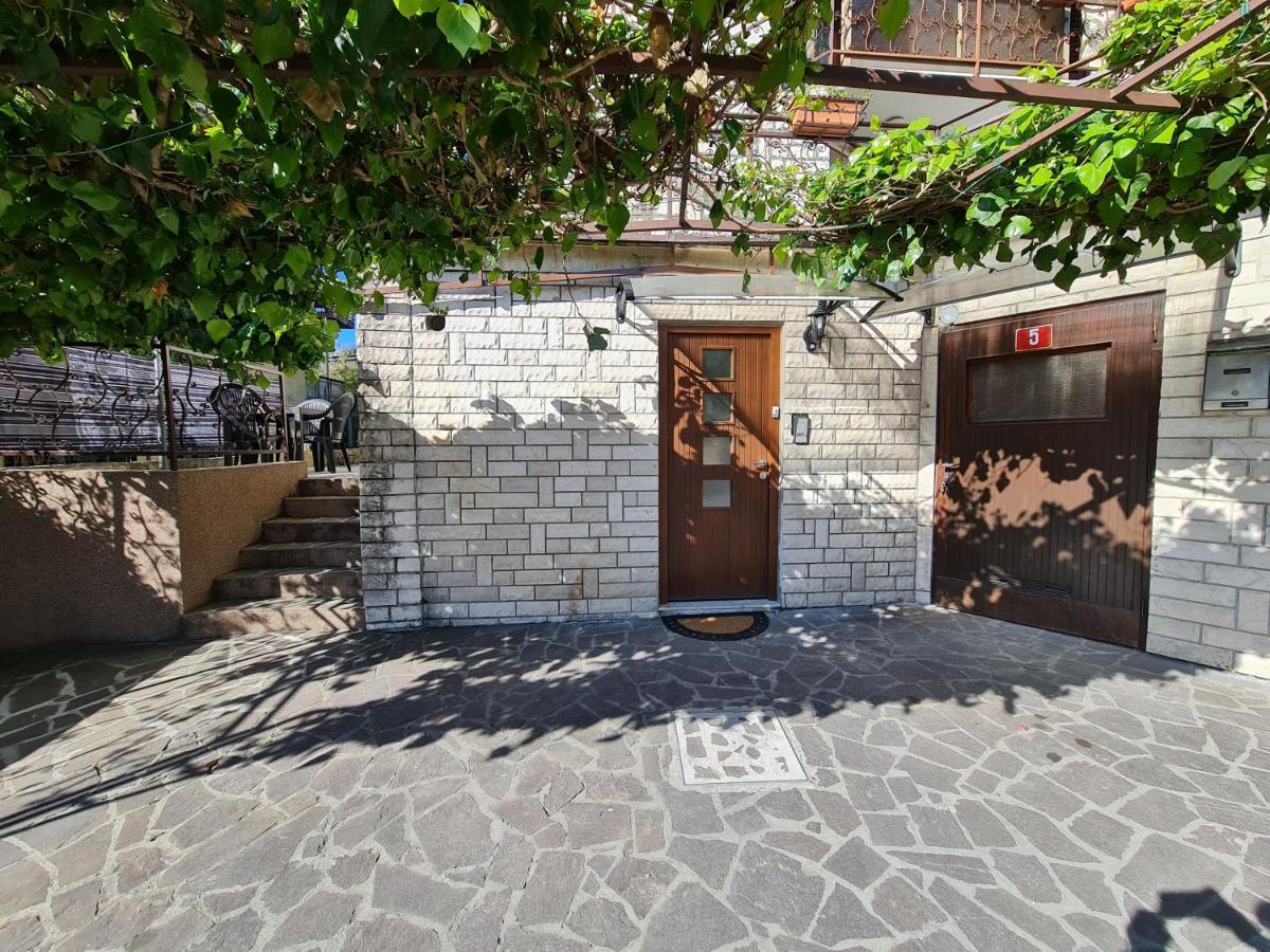 Ferienwohnung Apartma Pina Izola Exterior foto