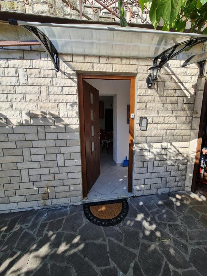 Ferienwohnung Apartma Pina Izola Exterior foto