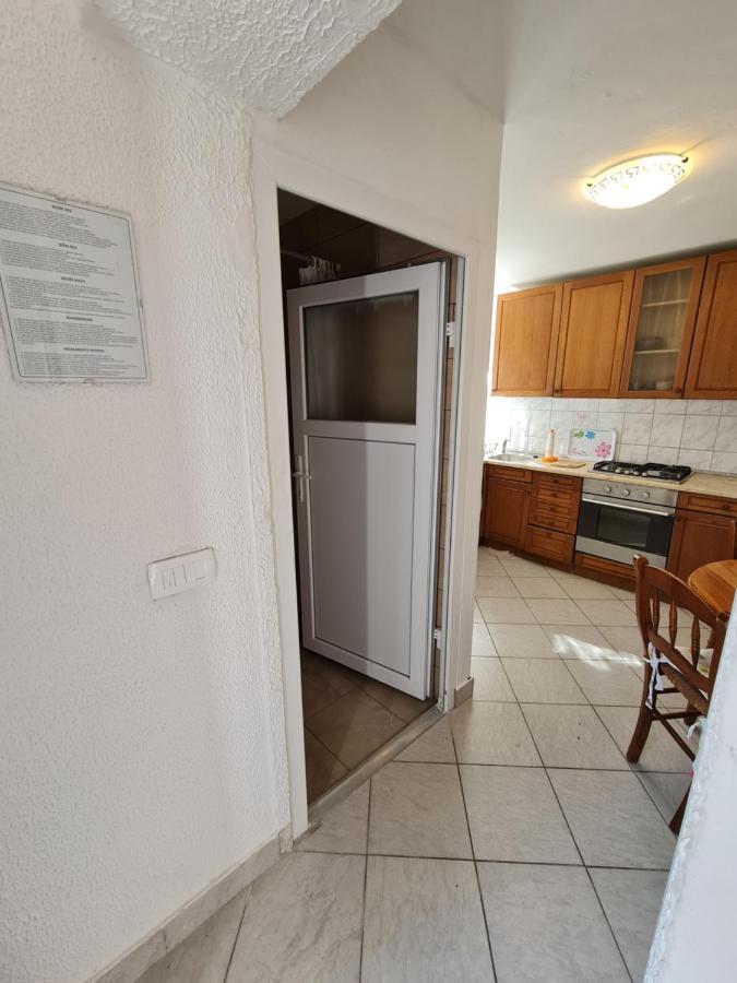 Ferienwohnung Apartma Pina Izola Exterior foto